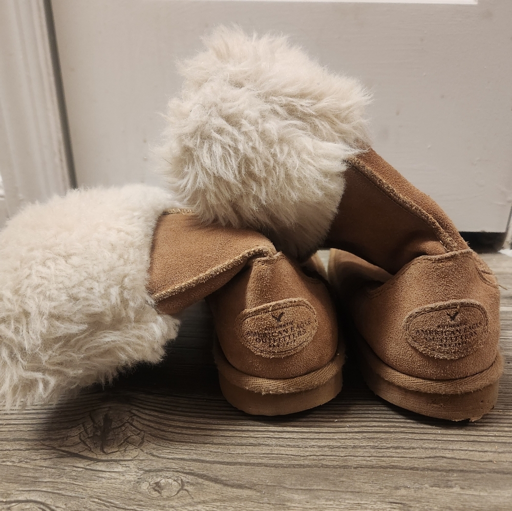 Wonen's Cozy Tan and Cream Shearling Boots By American Eagle Size 9